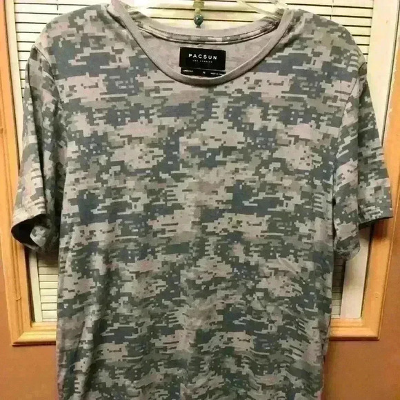 Men PacSun t-shirt long fit size medium.​​​​​​​​​​​​​​​​​​​​​ - Picture 1 of 4